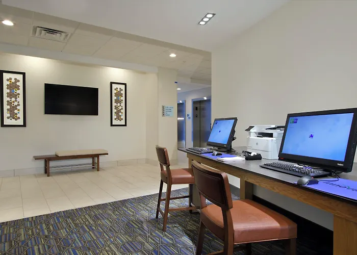 Holiday Inn Express & Suites Columbus North By Ihg