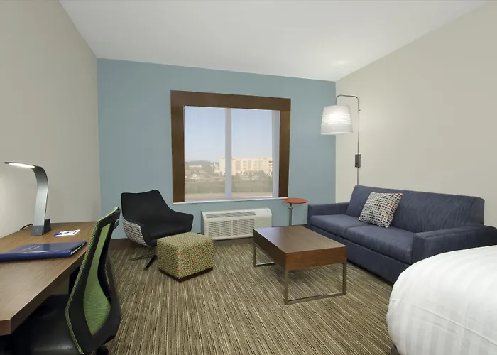 Holiday Inn Express & Suites Columbus North By Ihg
