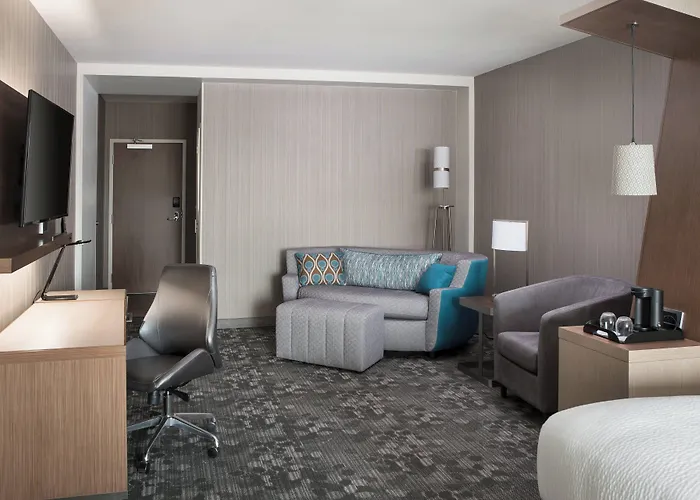 Courtyard By Marriott Pullman