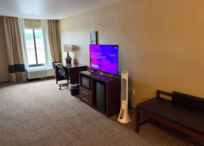 Pennant Hotel & Suites