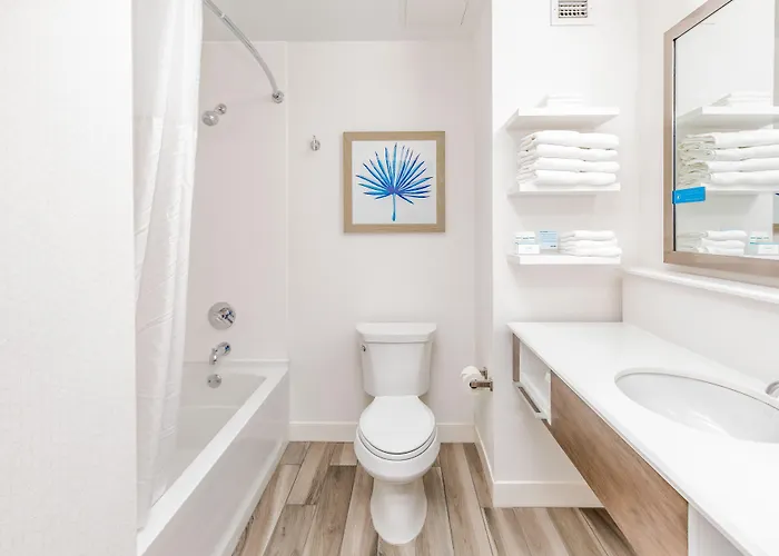 Hampton Inn & Suites Panama City Beach-Beachfront