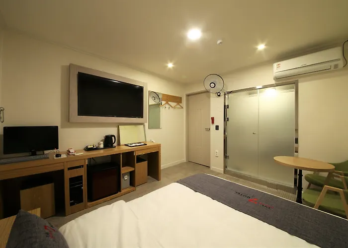 The 7 Hotel