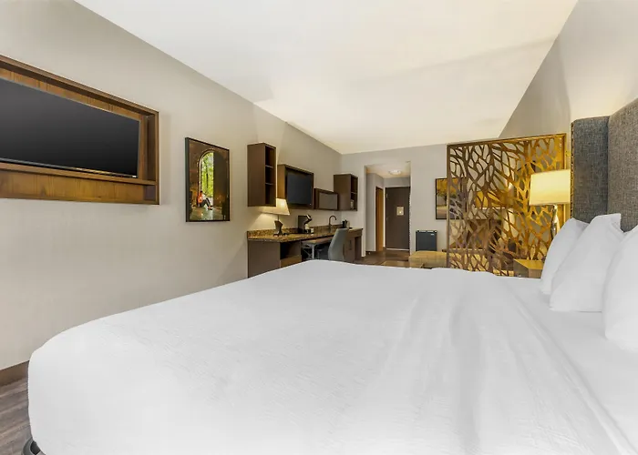 Best Western Plus Franciscan Square Inn & Suites Steubenville