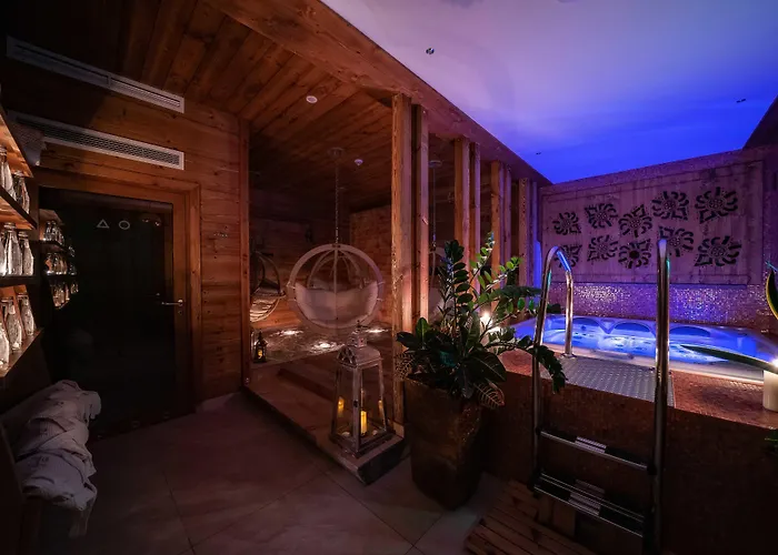 Gold Hotel