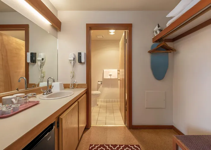 Harbor Lite Lodge