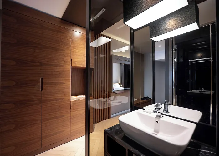 Golden Business Hotel