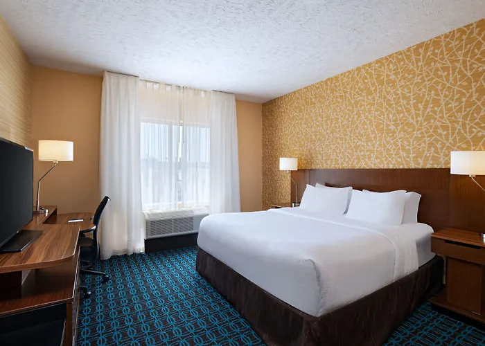 Fairfield Inn & Suites By Marriott Lincoln Airport
