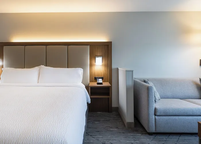 Holiday Inn Express & Suites Greenwood Mall By Ihg