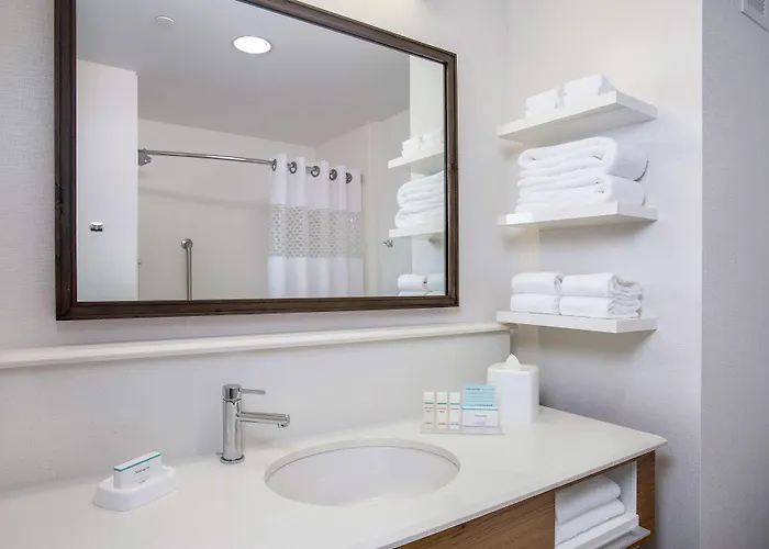 Hampton Inn & Suites Oahu Kapolei - Free Parking - No Resort Fee