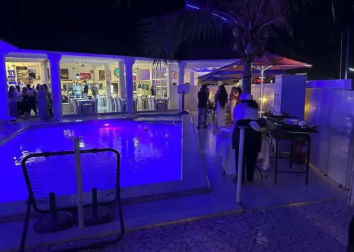 Woodpecker Resort Hotel