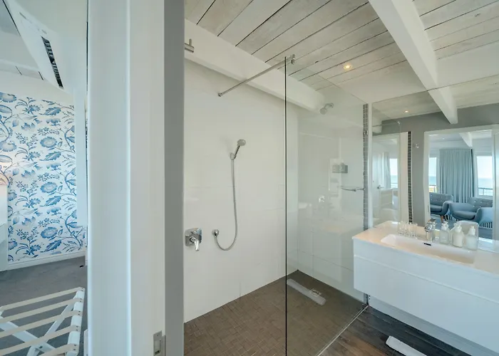 One Marine Drive Boutique Hotel & Spa By The Living Journey Collection