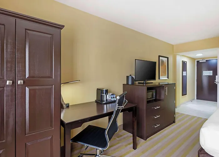 Best Western Plus Thornburg Inn & Suites