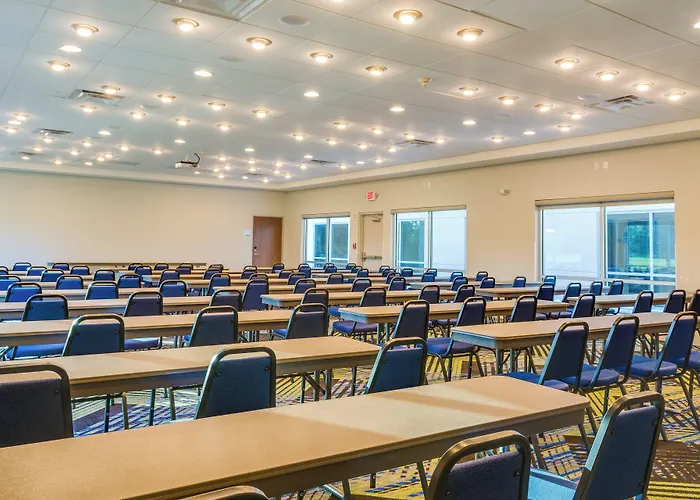Holiday Inn Express & Suites Russellville By Ihg