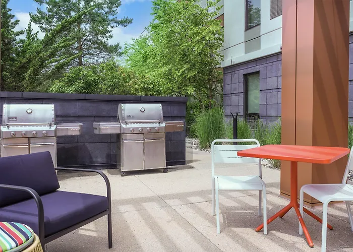 Home2 Suites By Hilton Milwaukee Airport