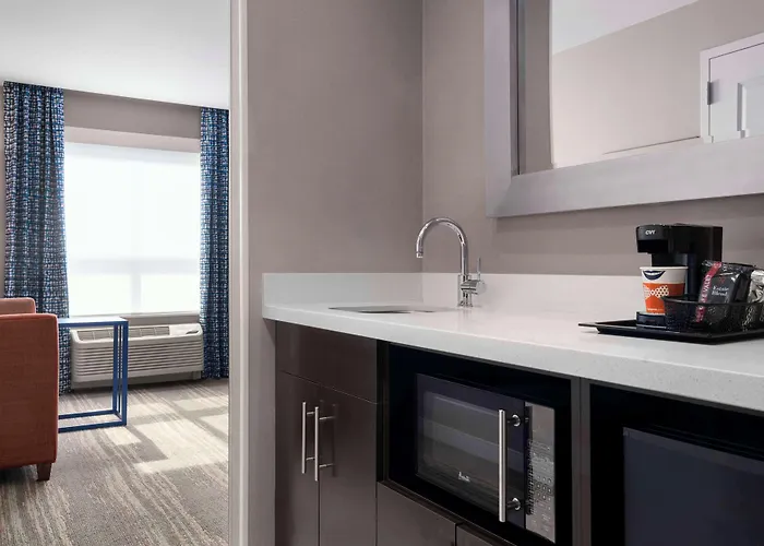 Hampton Inn & Suites-Worcester, Ma