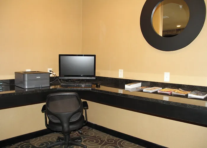 Cobblestone Hotel & Suites - Devils Lake