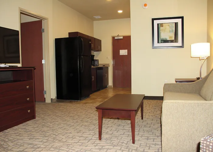 Cobblestone Hotel & Suites - Devils Lake