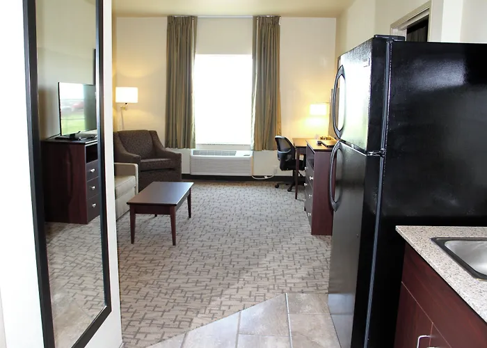 Cobblestone Hotel & Suites - Devils Lake