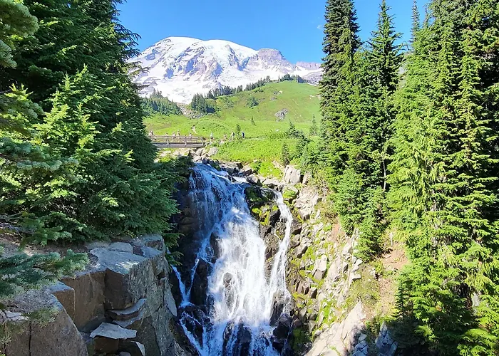Cowlitz River Lodge