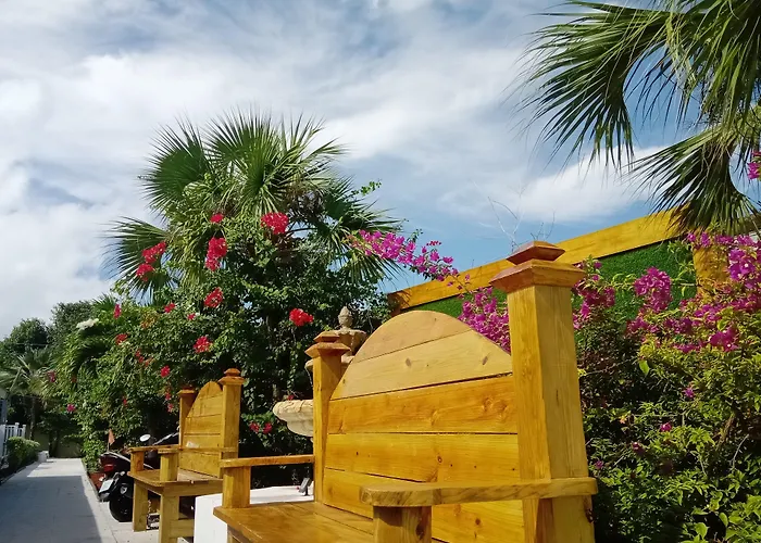 Colony Club Inn & Suites