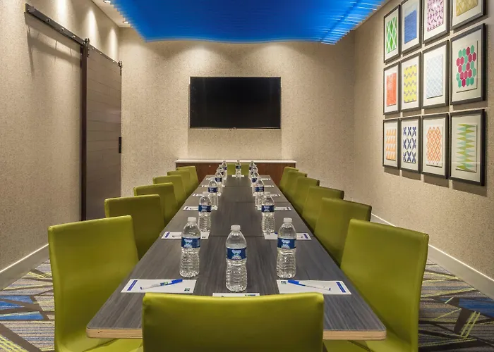 Holiday Inn Express & Suites Medina By Ihg