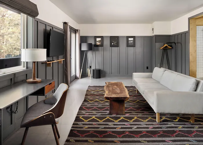 The Coachman Hotel