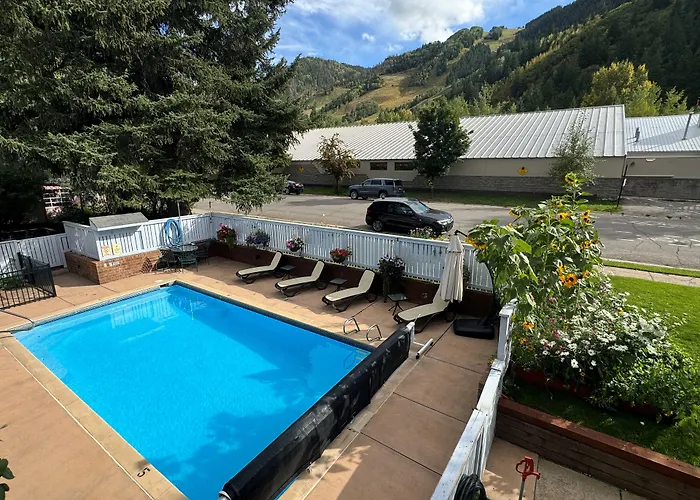 Shadow Mountain Lodge
