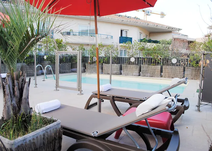 Brit Hotel Confort Le Revest Sainte-Maxime