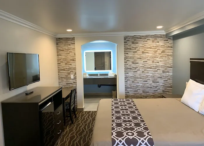 Industry Inn & Suites