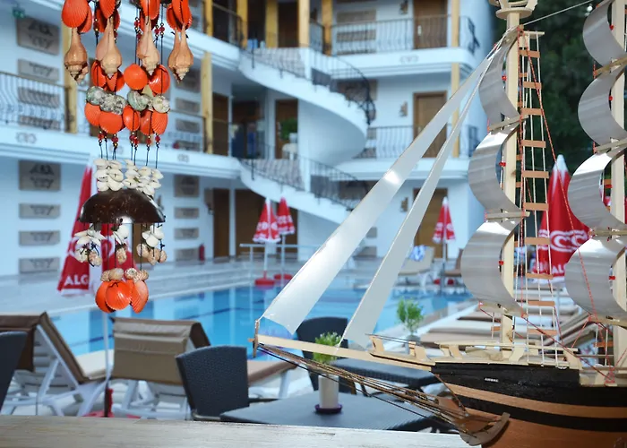 Amore Hotel Teki̇Rova