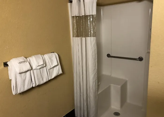 Rodeway Inn Joint Base Andrews Area