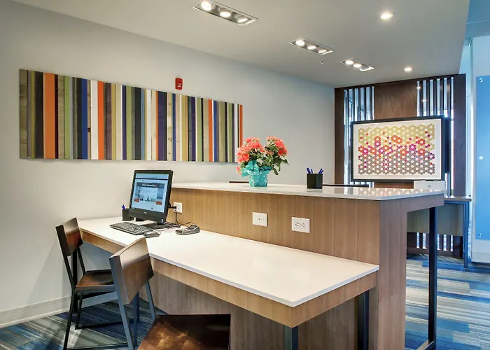 Holiday Inn Express & Suites Galesburg By Ihg