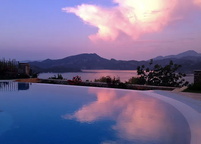 Swan Lake Hotel - Adult Only
