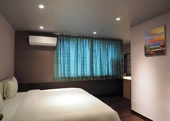 Day Chen Hotel