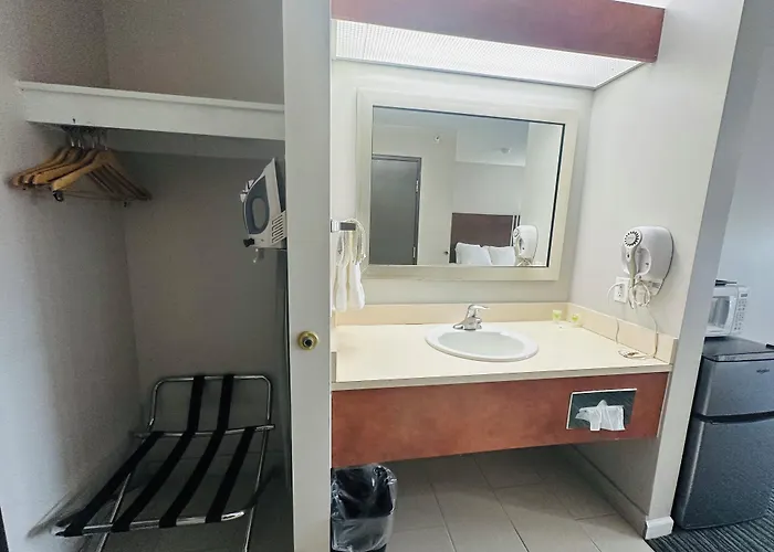 Bridgepointe Inn & Suites By Bphotels, Lincoln I-80 & 27Th St