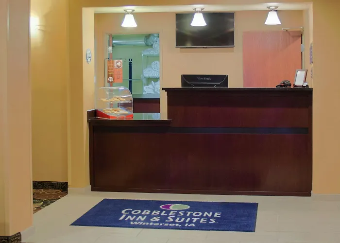 Cobblestone Inn & Suites-Winterset