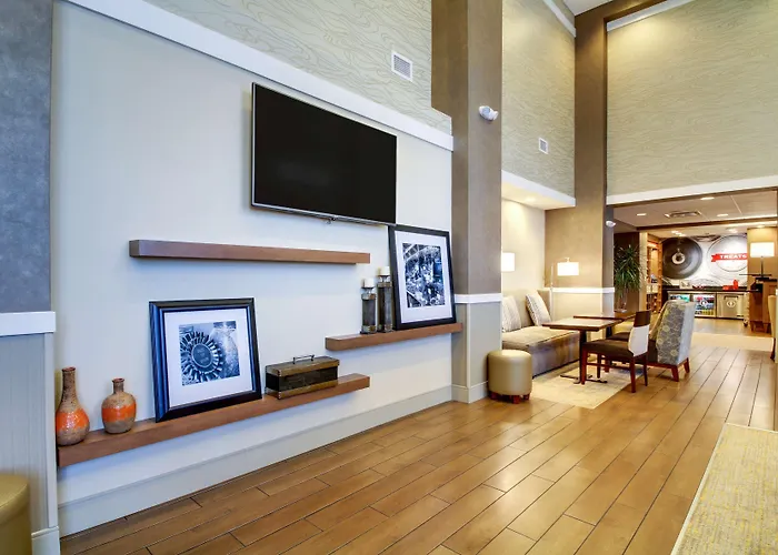 Hampton Inn & Suites Milwaukee West