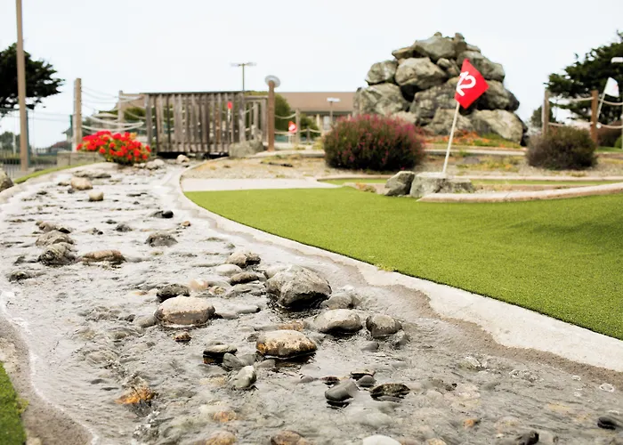Emerald Dolphin Inn&Mini Golf