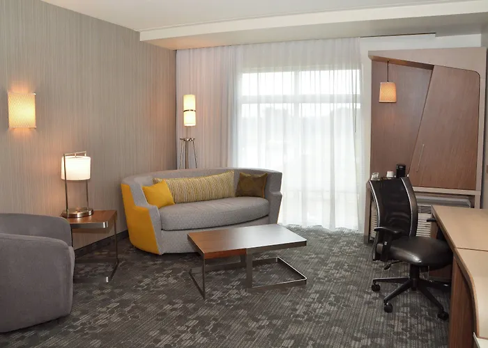 Courtyard By Marriott Youngstown Canfield