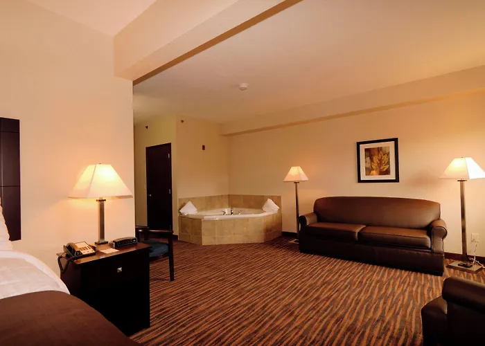 Cobblestone Inn & Suites - Denison | Oak Ridge