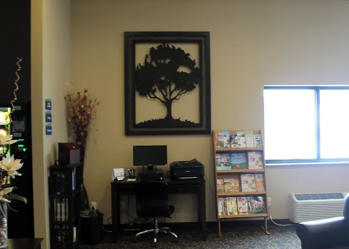 Cobblestone Inn & Suites - Denison | Oak Ridge