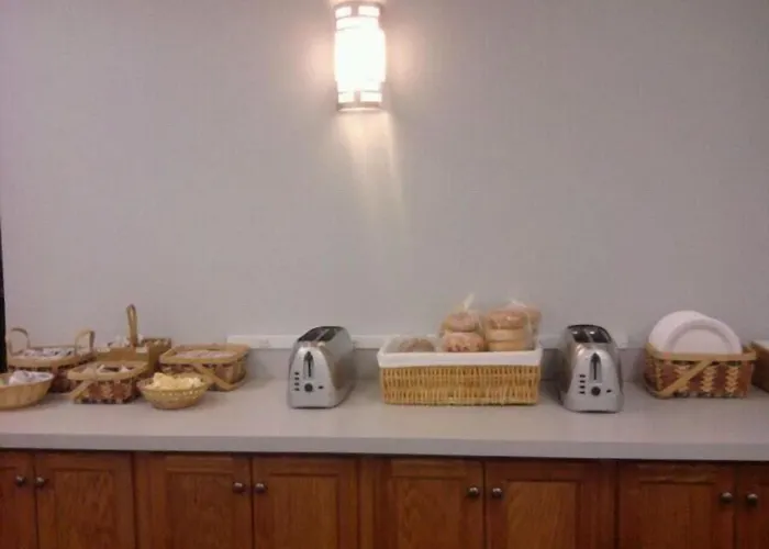 Quail'S Nest Inn & Suites