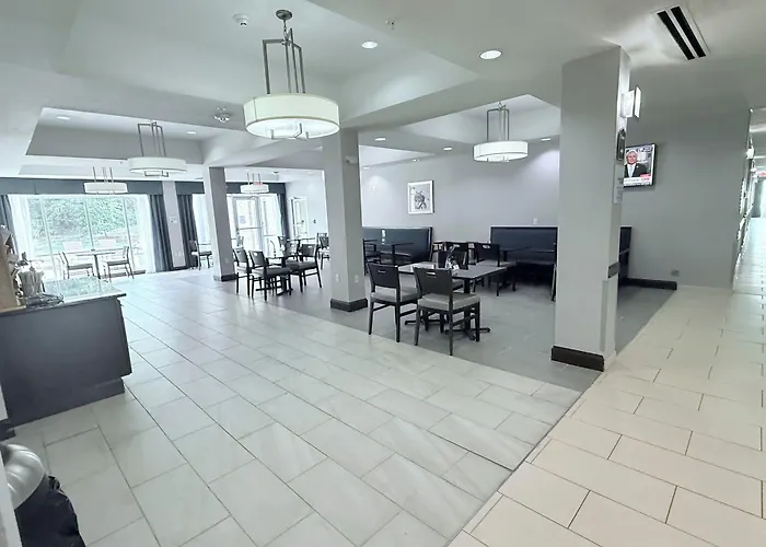 Holiday Inn Express & Suites Bonham By Ihg