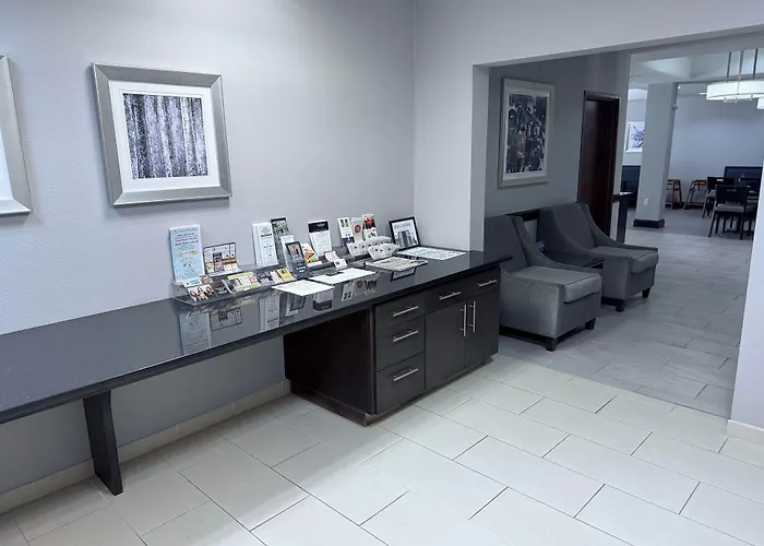 Holiday Inn Express & Suites Bonham By Ihg