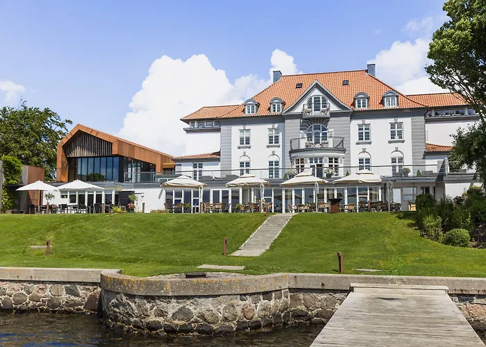 Sixtus Sinatur Hotel&Konference