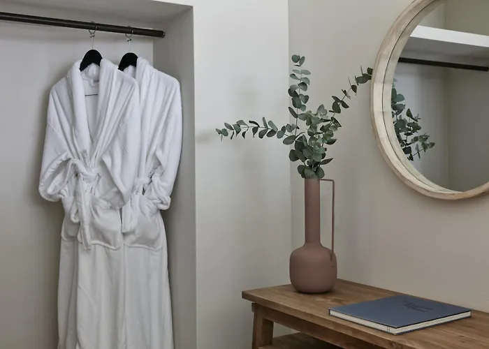 Apanemo Hotel & Suites