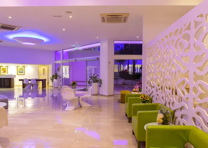 Limanaki Beach Hotel&Suites