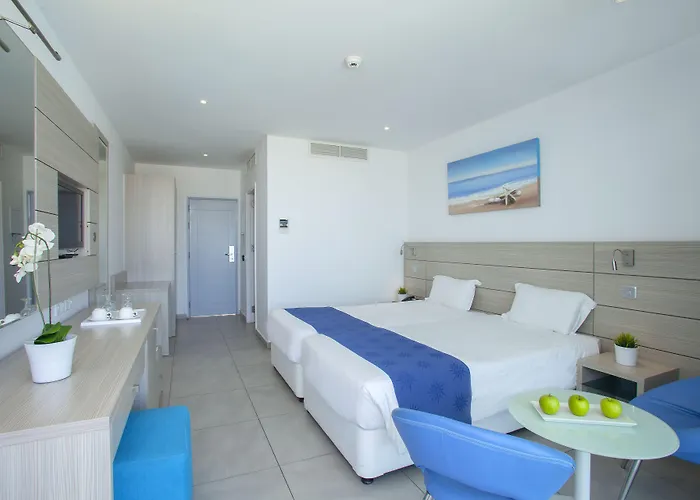 Limanaki Beach Hotel&Suites