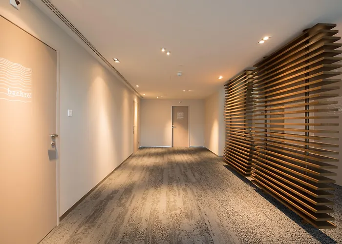 Hotel Illuster - Urban & Local