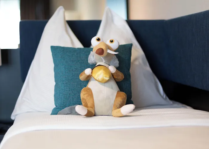 Hotel Illuster - Urban & Local